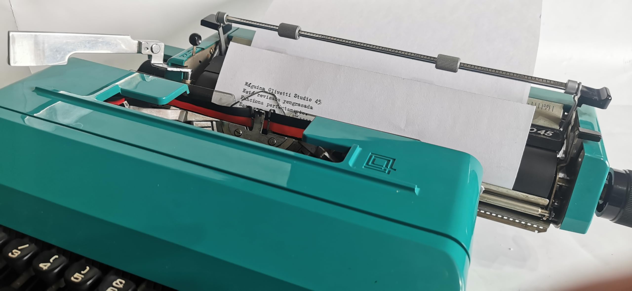 Máquina de Escribir Vintage Olivetti Studio 45 - Teclado en